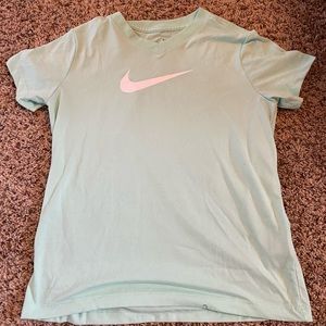 Nike tee